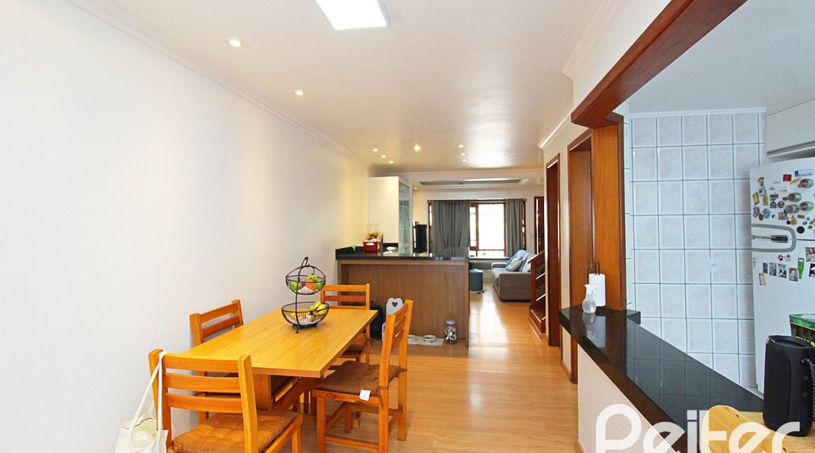 Casa à venda com 150m², 3 dormitórios, 1 suíte, 2 vagas, no bairro Ipanema em Porto Alegre