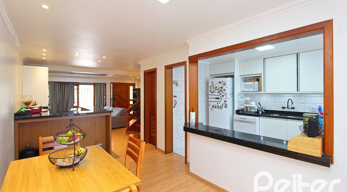 Casa à venda com 150m², 3 dormitórios, 1 suíte, 2 vagas, no bairro Ipanema em Porto Alegre