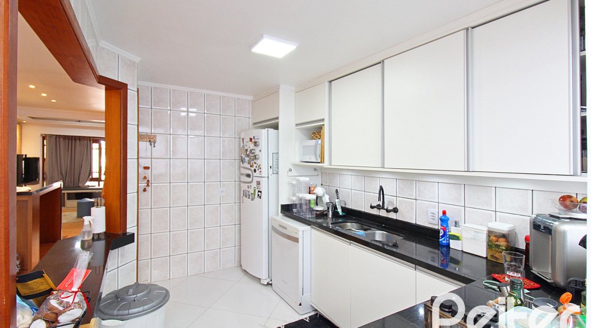 Casa à venda com 150m², 3 dormitórios, 1 suíte, 2 vagas, no bairro Ipanema em Porto Alegre