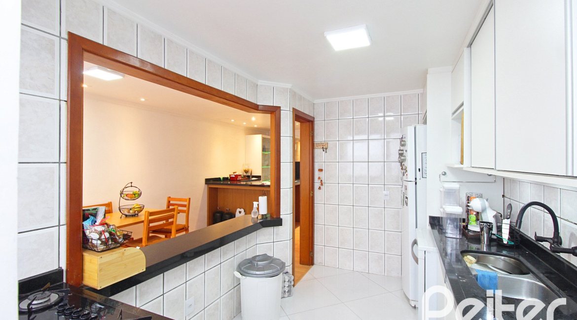 Casa à venda com 150m², 3 dormitórios, 1 suíte, 2 vagas, no bairro Ipanema em Porto Alegre