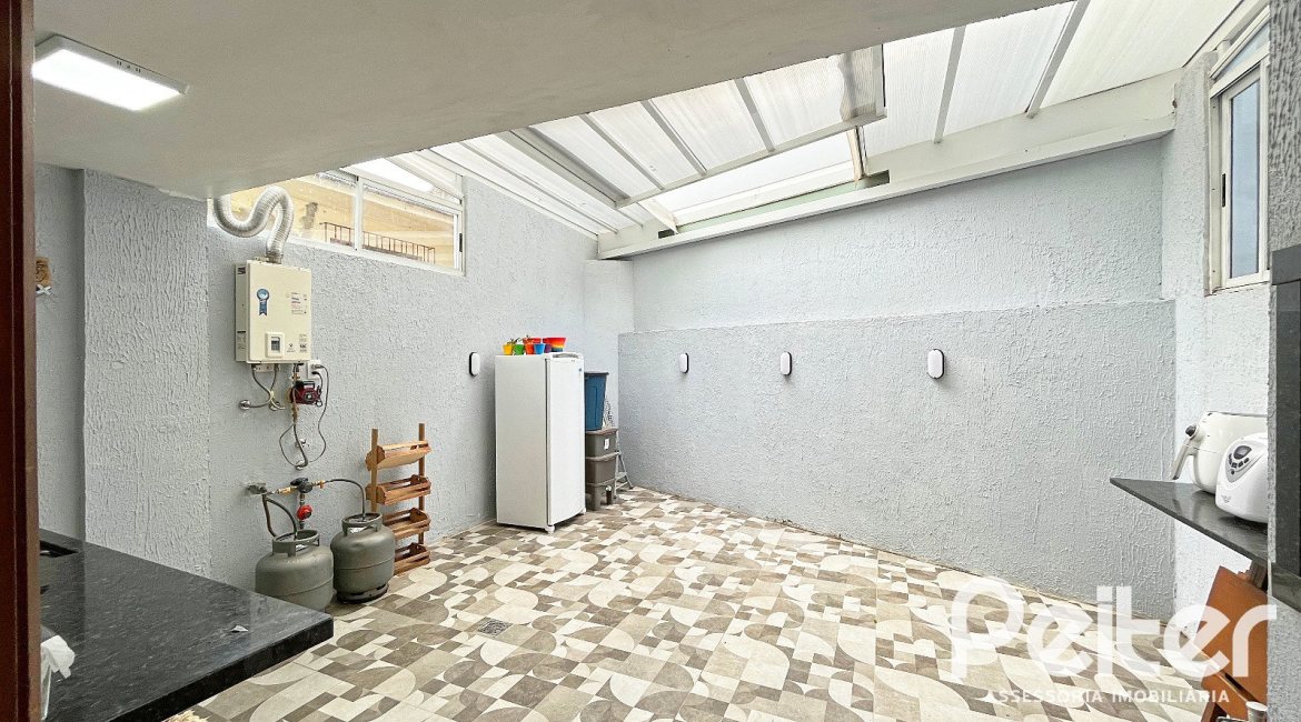 Casa à venda com 150m², 3 dormitórios, 1 suíte, 2 vagas, no bairro Ipanema em Porto Alegre