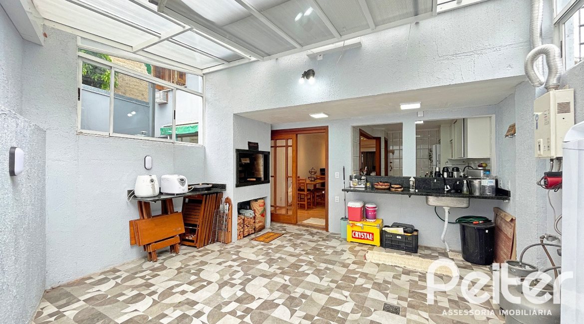 Casa à venda com 150m², 3 dormitórios, 1 suíte, 2 vagas, no bairro Ipanema em Porto Alegre