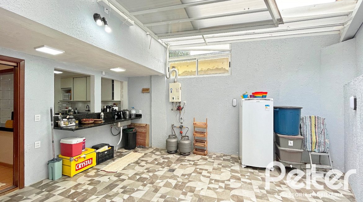 Casa à venda com 150m², 3 dormitórios, 1 suíte, 2 vagas, no bairro Ipanema em Porto Alegre