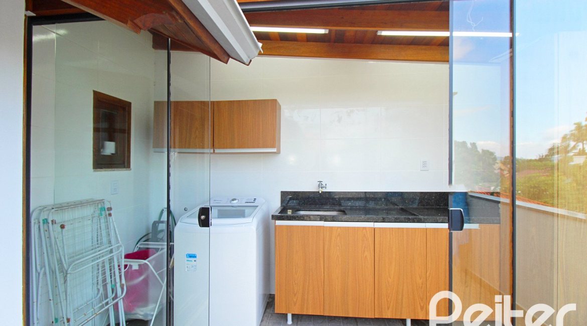 Casa à venda com 150m², 3 dormitórios, 1 suíte, 2 vagas, no bairro Ipanema em Porto Alegre