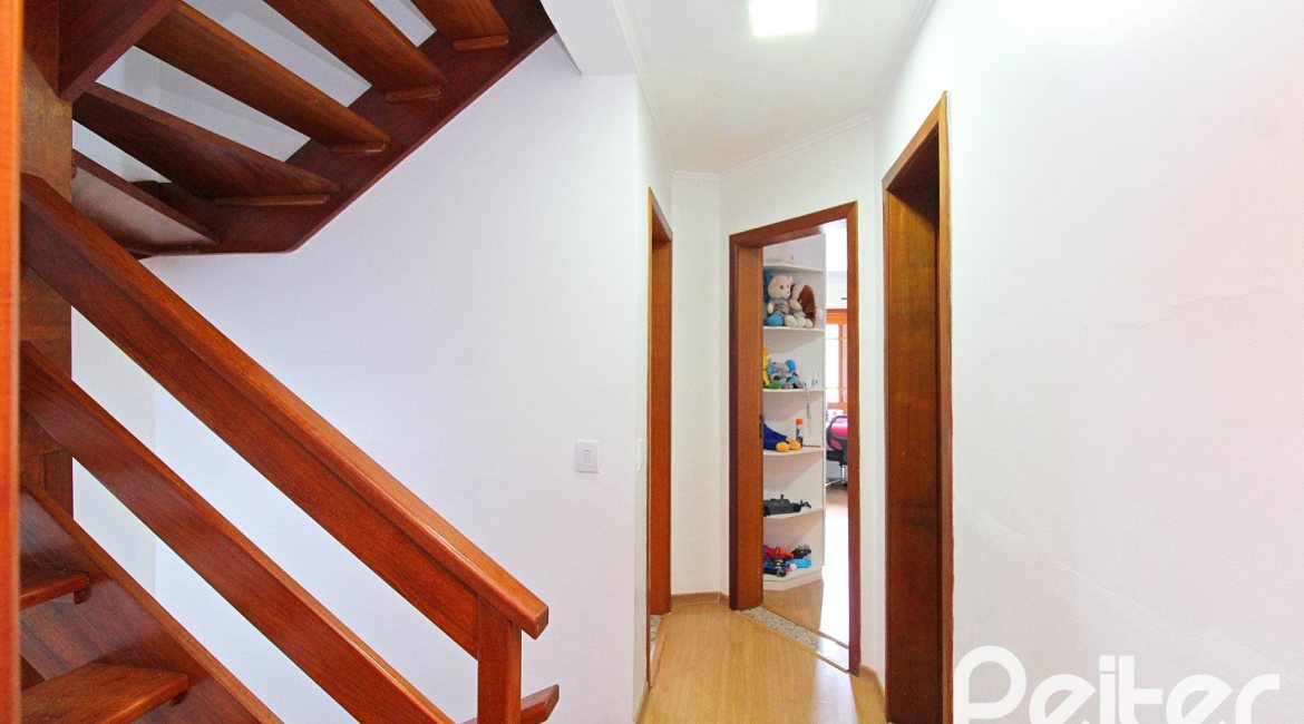 Casa à venda com 150m², 3 dormitórios, 1 suíte, 2 vagas, no bairro Ipanema em Porto Alegre