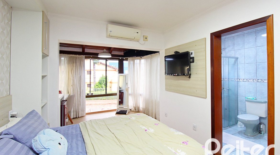 Casa à venda com 150m², 3 dormitórios, 1 suíte, 2 vagas, no bairro Ipanema em Porto Alegre