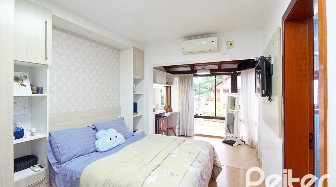 Casa à venda com 150m², 3 dormitórios, 1 suíte, 2 vagas, no bairro Ipanema em Porto Alegre