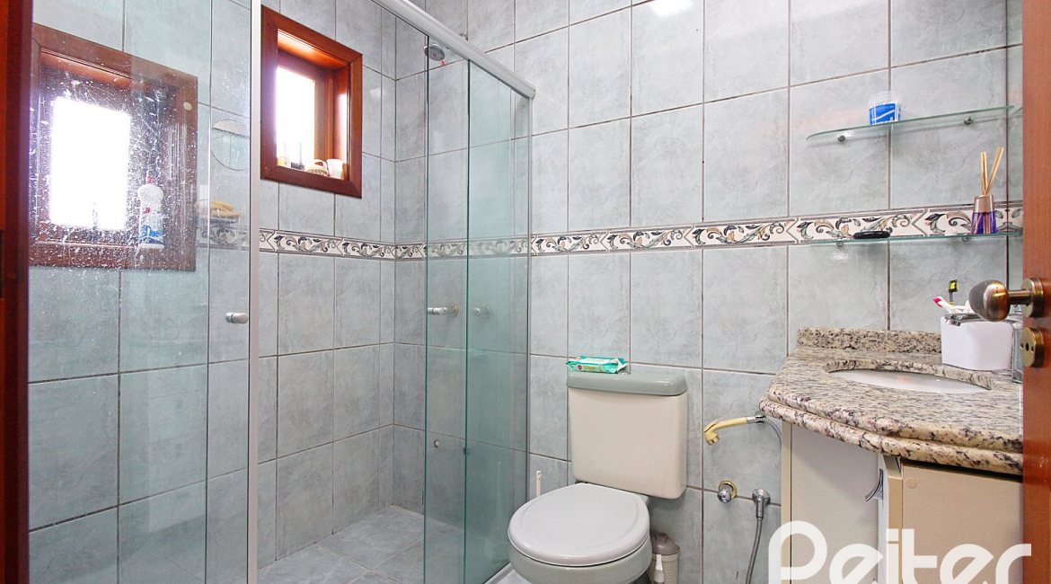 Casa à venda com 150m², 3 dormitórios, 1 suíte, 2 vagas, no bairro Ipanema em Porto Alegre