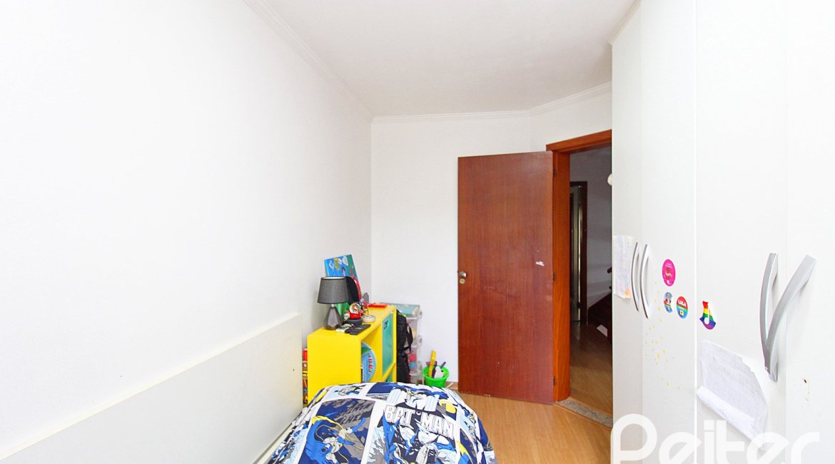 Casa à venda com 150m², 3 dormitórios, 1 suíte, 2 vagas, no bairro Ipanema em Porto Alegre