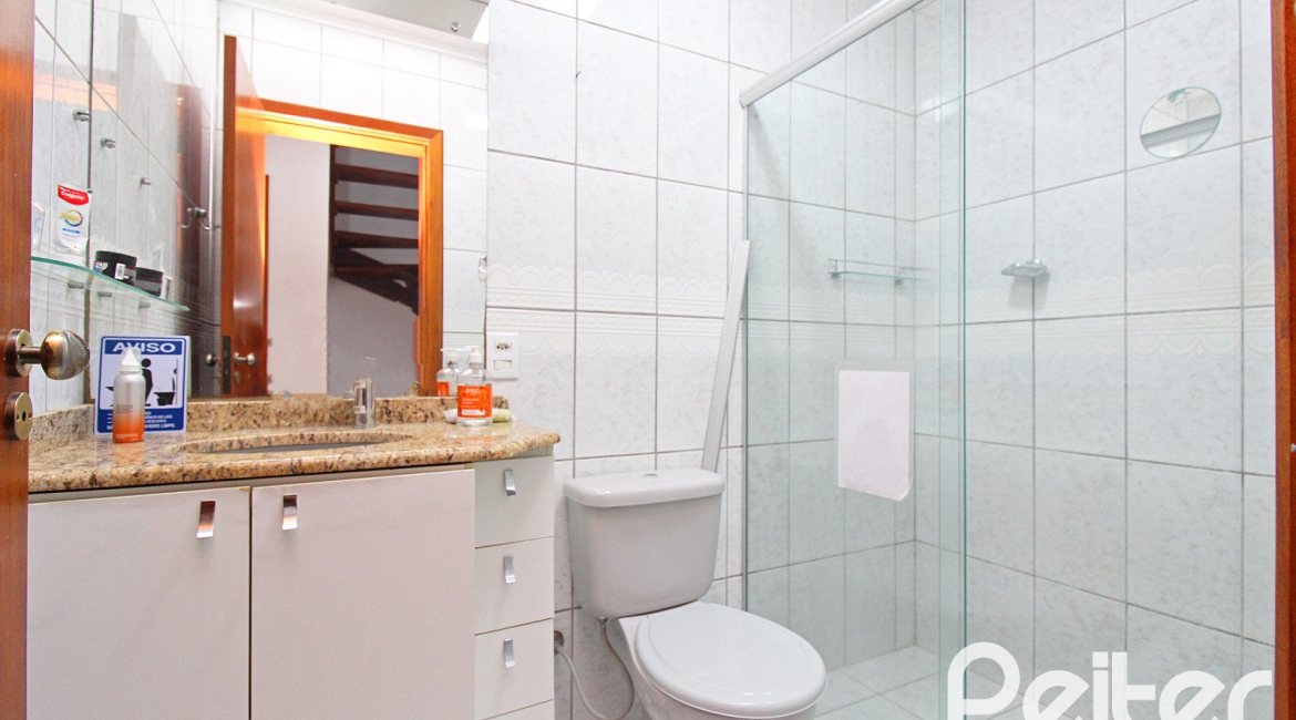 Casa à venda com 150m², 3 dormitórios, 1 suíte, 2 vagas, no bairro Ipanema em Porto Alegre