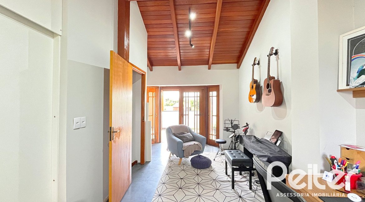 Casa à venda com 150m², 3 dormitórios, 1 suíte, 2 vagas, no bairro Ipanema em Porto Alegre