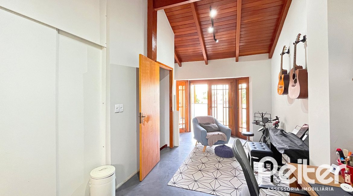 Casa à venda com 150m², 3 dormitórios, 1 suíte, 2 vagas, no bairro Ipanema em Porto Alegre