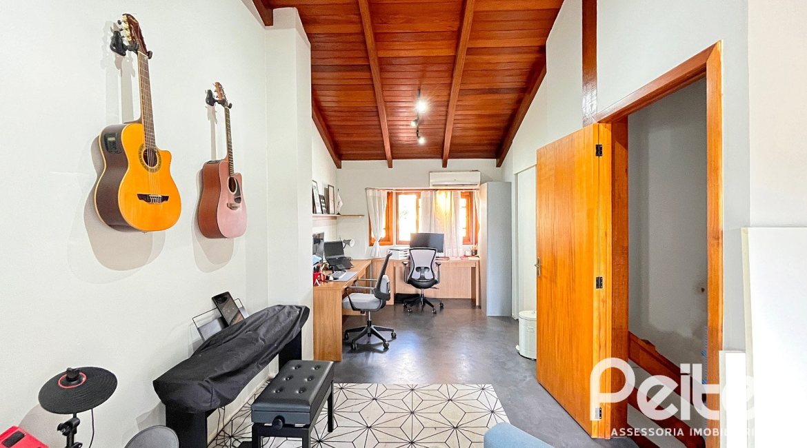 Casa à venda com 150m², 3 dormitórios, 1 suíte, 2 vagas, no bairro Ipanema em Porto Alegre