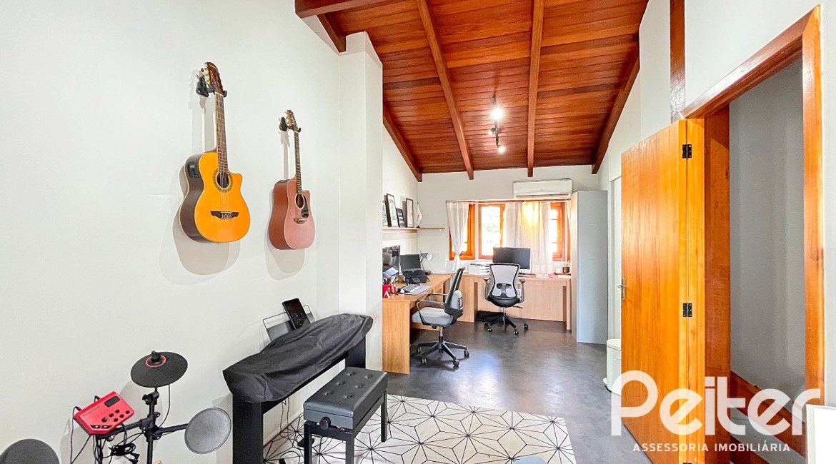 Casa à venda com 150m², 3 dormitórios, 1 suíte, 2 vagas, no bairro Ipanema em Porto Alegre