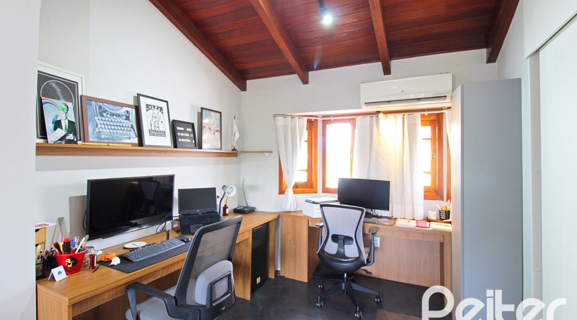 Casa à venda com 150m², 3 dormitórios, 1 suíte, 2 vagas, no bairro Ipanema em Porto Alegre