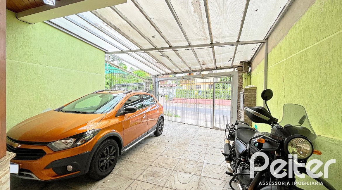 Casa à venda com 150m², 3 dormitórios, 1 suíte, 2 vagas, no bairro Ipanema em Porto Alegre