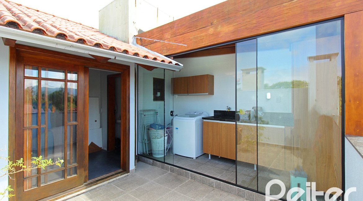 Casa à venda com 150m², 3 dormitórios, 1 suíte, 2 vagas, no bairro Ipanema em Porto Alegre