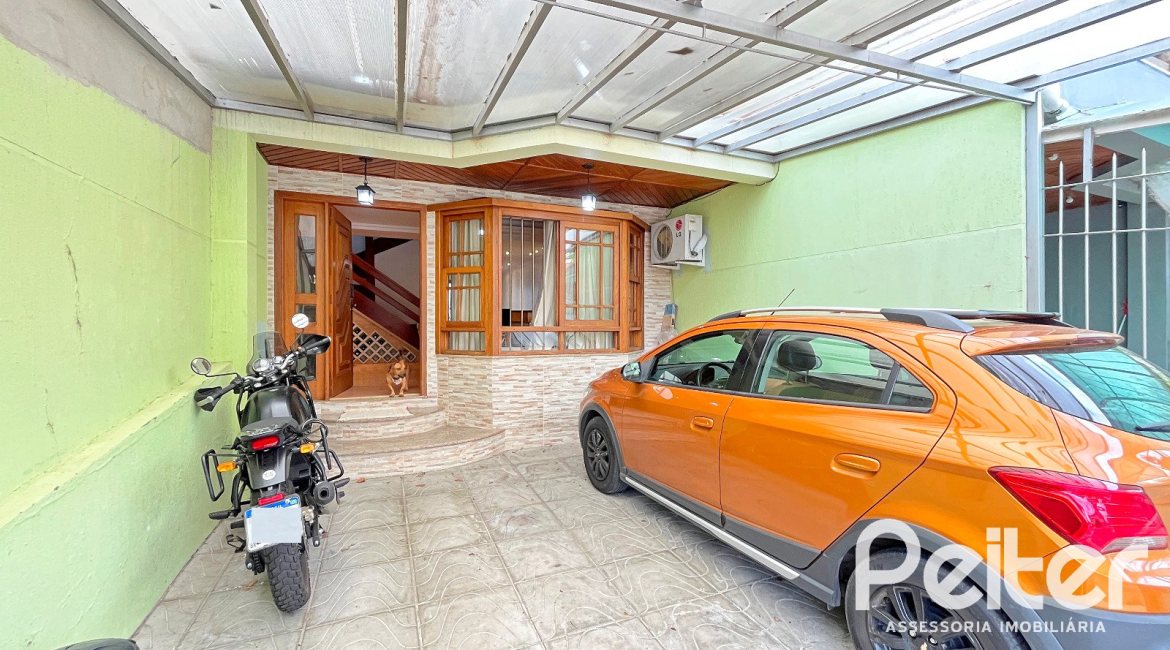 Casa à venda com 150m², 3 dormitórios, 1 suíte, 2 vagas, no bairro Ipanema em Porto Alegre