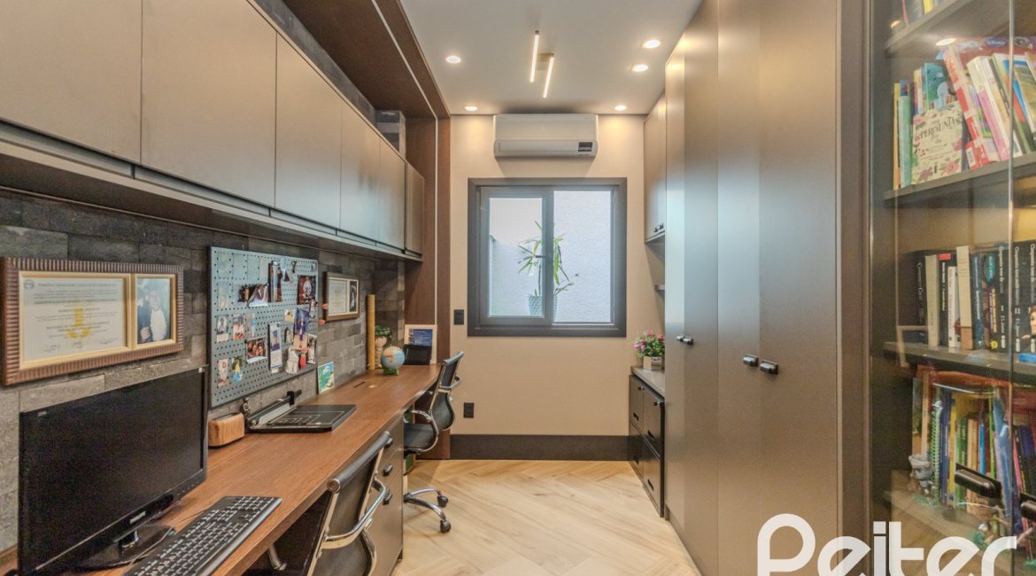 Casa em Condomínio à venda com 359m², 4 dormitórios, 4 suítes, 4 vagas, no bairro Alphaville em PORTO ALEGRE