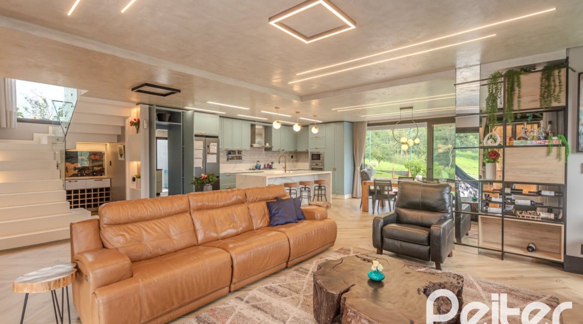 Casa em Condomínio à venda com 359m², 4 dormitórios, 4 suítes, 4 vagas, no bairro Alphaville em PORTO ALEGRE