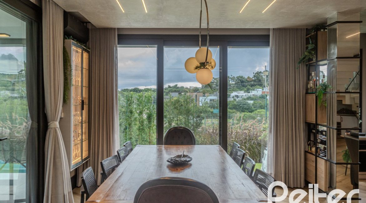 Casa em Condomínio à venda com 359m², 4 dormitórios, 4 suítes, 4 vagas, no bairro Alphaville em PORTO ALEGRE