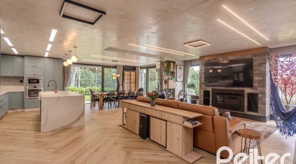 Casa em Condomínio à venda com 359m², 4 dormitórios, 4 suítes, 4 vagas, no bairro Alphaville em PORTO ALEGRE