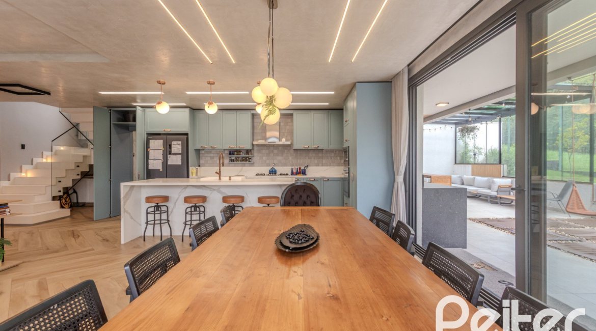 Casa em Condomínio à venda com 359m², 4 dormitórios, 4 suítes, 4 vagas, no bairro Alphaville em PORTO ALEGRE