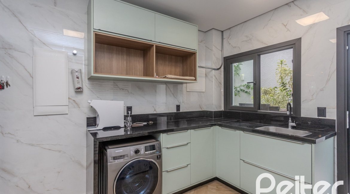 Casa em Condomínio à venda com 359m², 4 dormitórios, 4 suítes, 4 vagas, no bairro Alphaville em PORTO ALEGRE