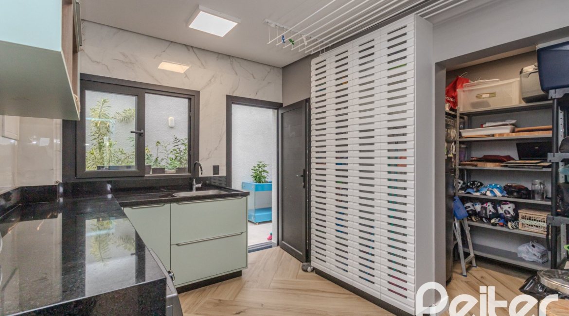 Casa em Condomínio à venda com 359m², 4 dormitórios, 4 suítes, 4 vagas, no bairro Alphaville em PORTO ALEGRE