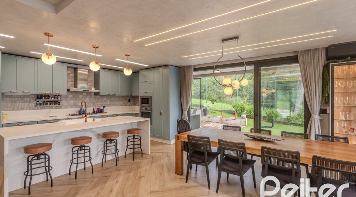 Casa em Condomínio à venda com 359m², 4 dormitórios, 4 suítes, 4 vagas, no bairro Alphaville em PORTO ALEGRE