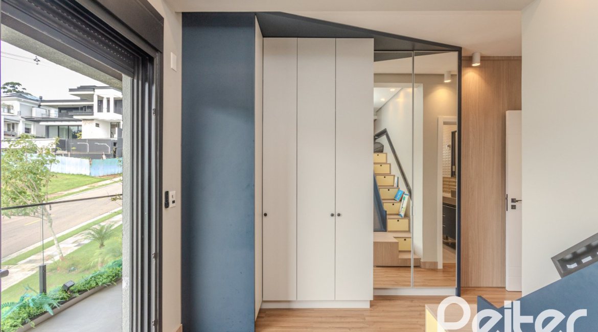 Casa em Condomínio à venda com 359m², 4 dormitórios, 4 suítes, 4 vagas, no bairro Alphaville em PORTO ALEGRE