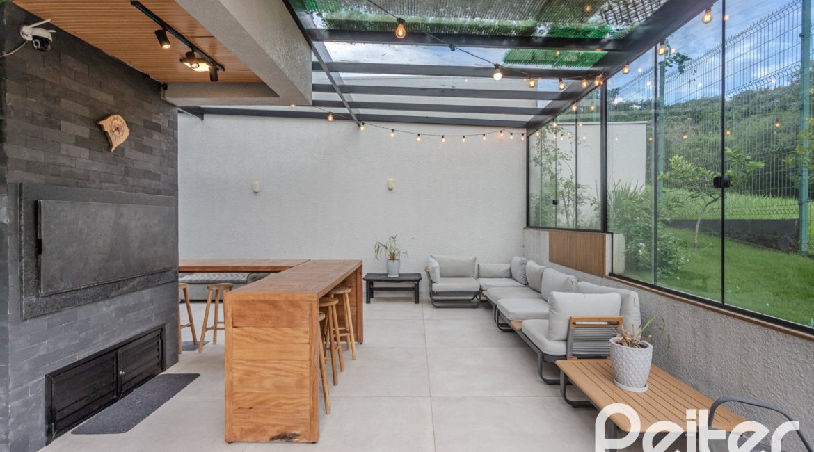 Casa em Condomínio à venda com 359m², 4 dormitórios, 4 suítes, 4 vagas, no bairro Alphaville em PORTO ALEGRE