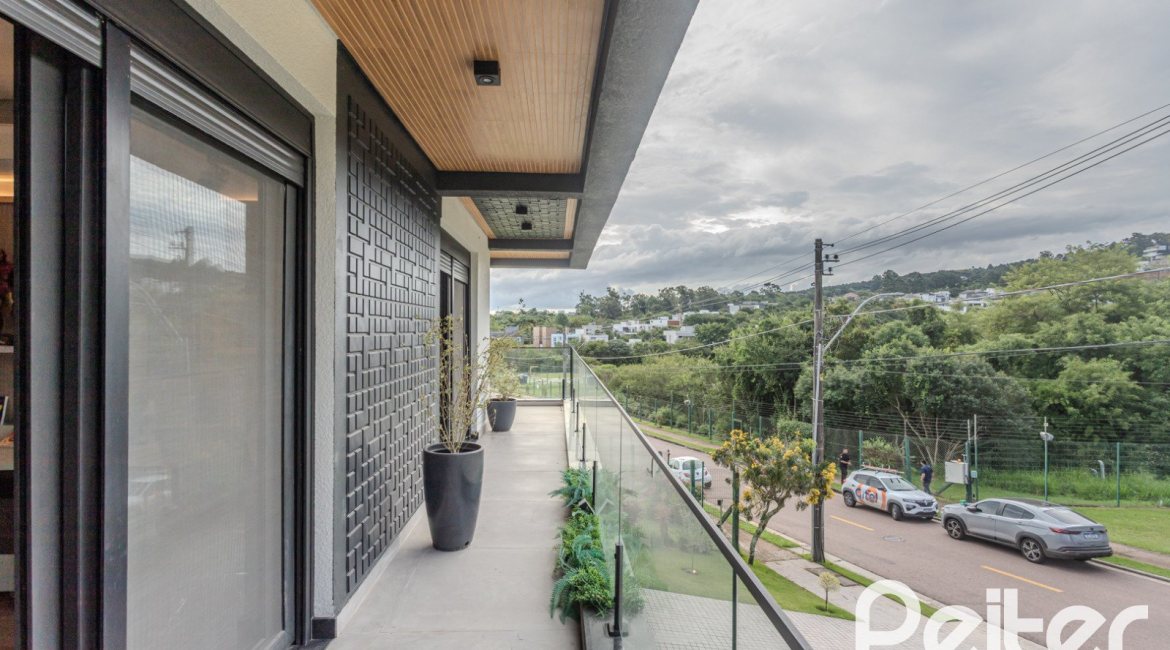 Casa em Condomínio à venda com 359m², 4 dormitórios, 4 suítes, 4 vagas, no bairro Alphaville em PORTO ALEGRE