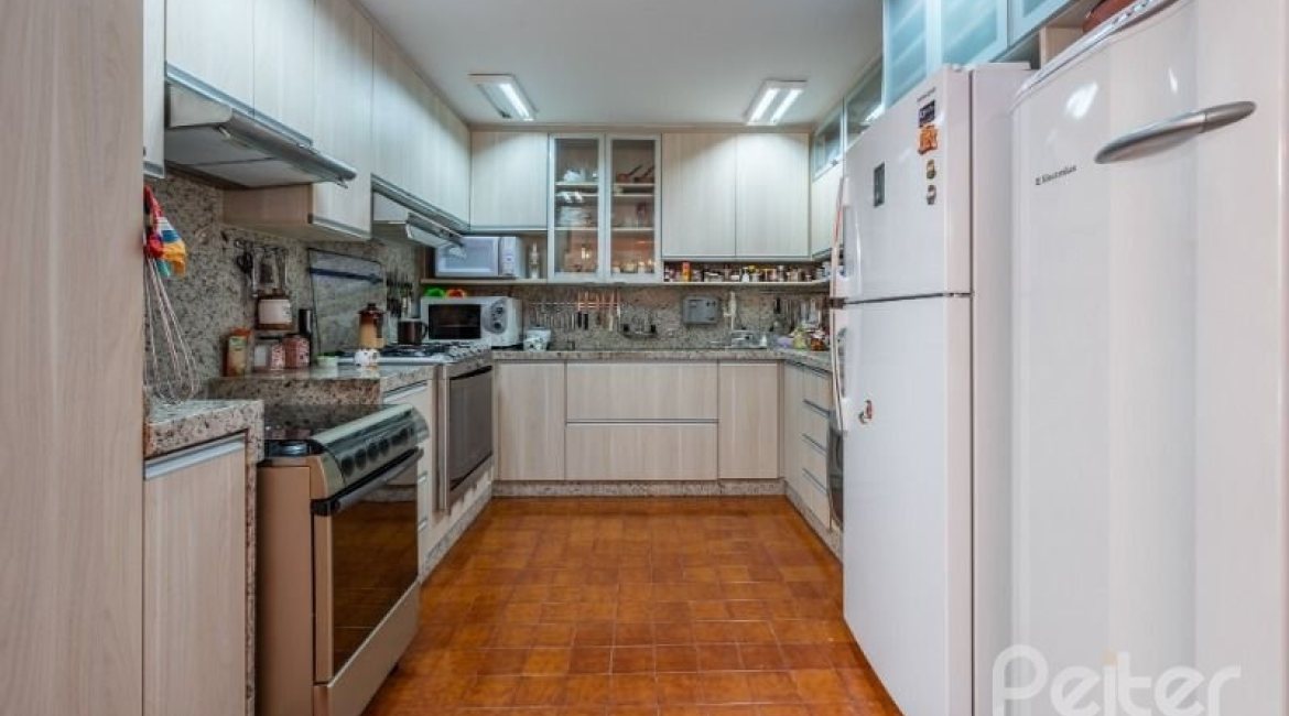 Apartamento à venda com 320m², 3 dormitórios, 1 suíte, 2 vagas, no bairro Menino Deus em Porto Alegre