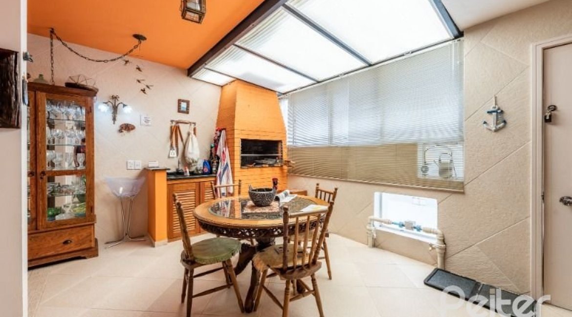 Apartamento à venda com 320m², 3 dormitórios, 1 suíte, 2 vagas, no bairro Menino Deus em Porto Alegre