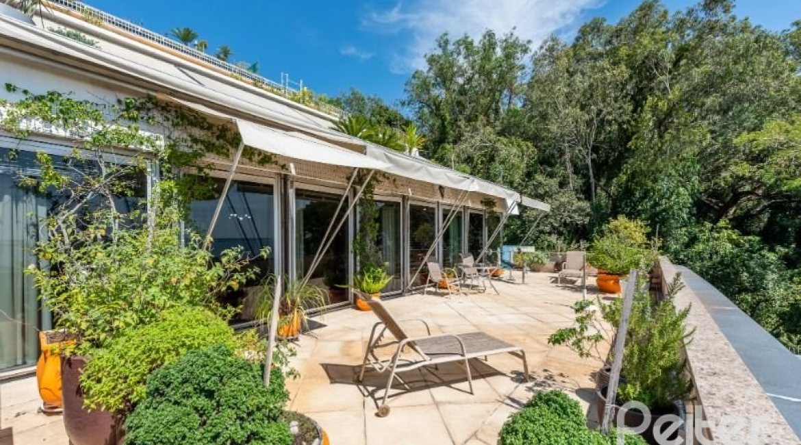 Apartamento à venda com 320m², 3 dormitórios, 1 suíte, 2 vagas, no bairro Menino Deus em Porto Alegre