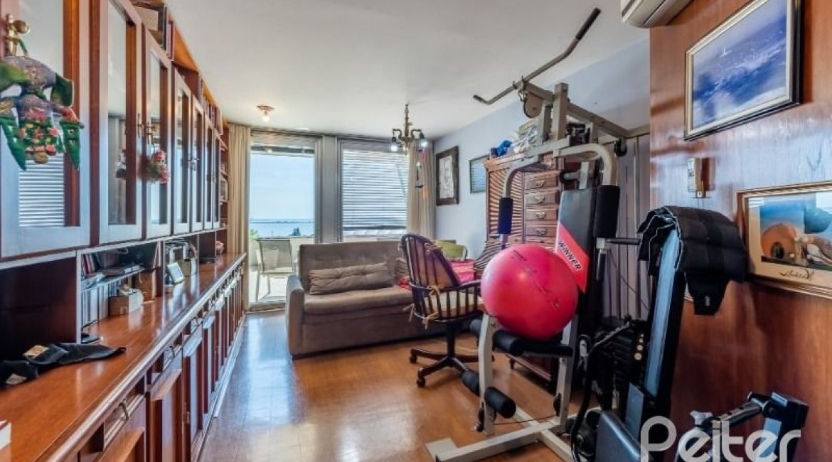 Apartamento à venda com 320m², 3 dormitórios, 1 suíte, 2 vagas, no bairro Menino Deus em Porto Alegre