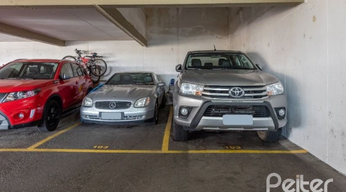 Apartamento à venda com 320m², 3 dormitórios, 1 suíte, 2 vagas, no bairro Menino Deus em Porto Alegre