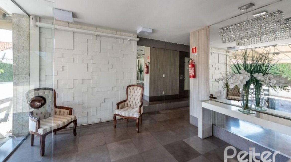 Apartamento à venda com 320m², 3 dormitórios, 1 suíte, 2 vagas, no bairro Menino Deus em Porto Alegre