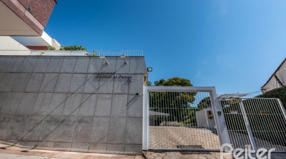 Apartamento à venda com 320m², 3 dormitórios, 1 suíte, 2 vagas, no bairro Menino Deus em Porto Alegre