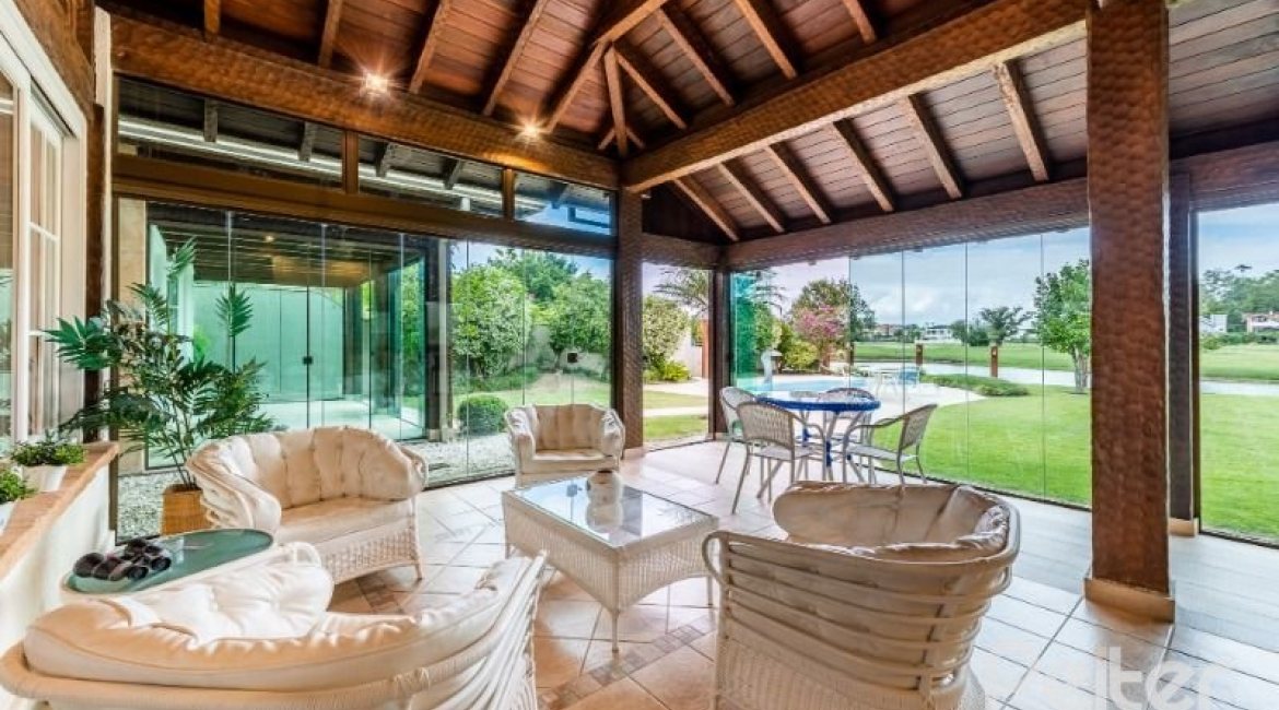 Casa em Condomínio à venda com 449m², 3 dormitórios, 3 suítes, 6 vagas, no bairro Terra Ville em PORTO ALEGRE