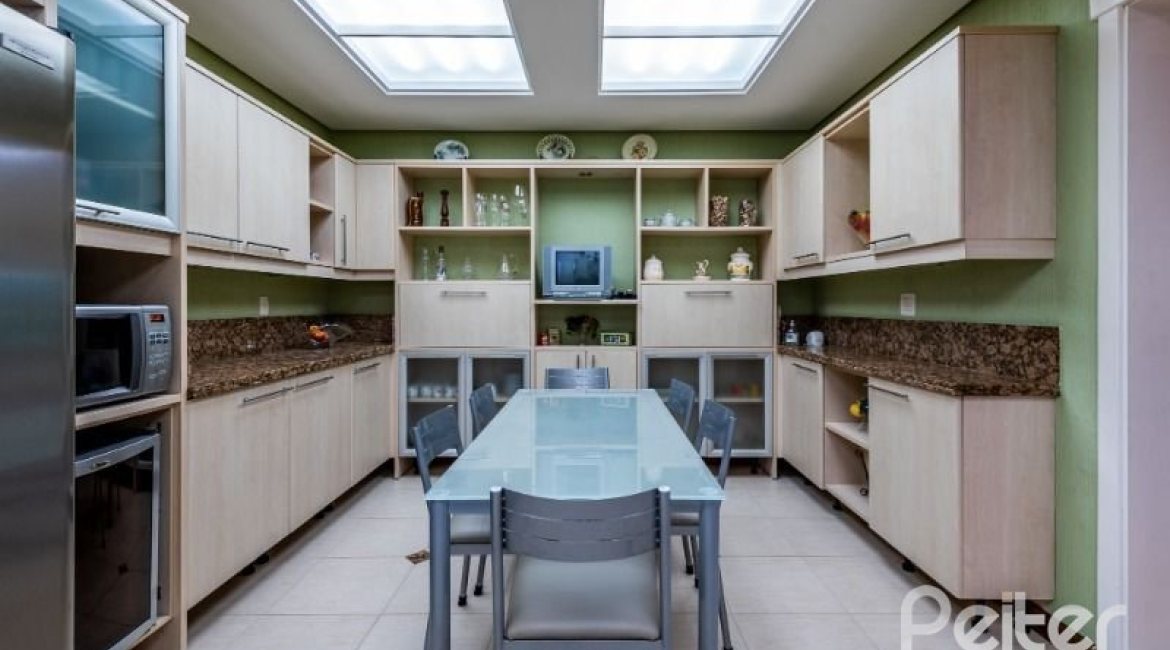 Casa em Condomínio à venda com 449m², 3 dormitórios, 3 suítes, 6 vagas, no bairro Terra Ville em PORTO ALEGRE