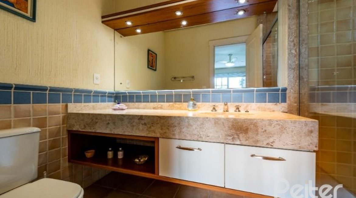 Casa em Condomínio à venda com 449m², 3 dormitórios, 3 suítes, 6 vagas, no bairro Terra Ville em PORTO ALEGRE