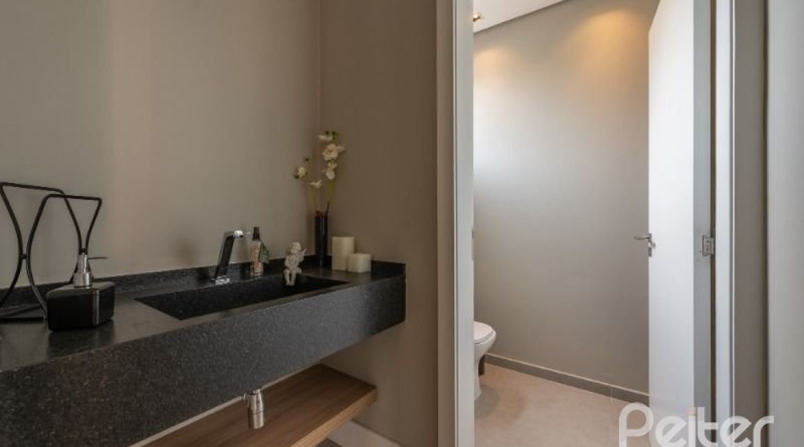 Casa em Condomínio à venda com 488m², 4 dormitórios, 4 suítes, 3 vagas, no bairro Alphaville em PORTO ALEGRE