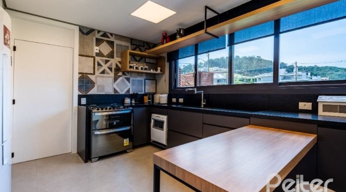 Casa em Condomínio à venda com 488m², 4 dormitórios, 4 suítes, 3 vagas, no bairro Alphaville em PORTO ALEGRE