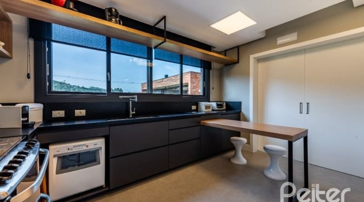 Casa em Condomínio à venda com 488m², 4 dormitórios, 4 suítes, 3 vagas, no bairro Alphaville em PORTO ALEGRE