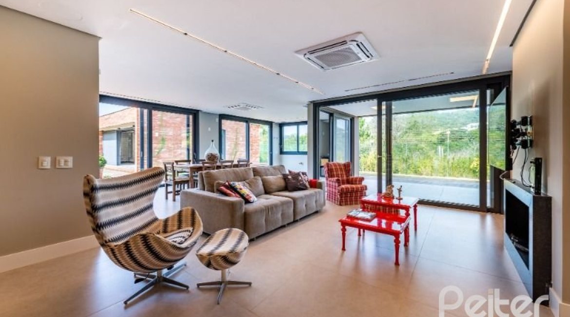 Casa em Condomínio à venda com 488m², 4 dormitórios, 4 suítes, 3 vagas, no bairro Alphaville em PORTO ALEGRE