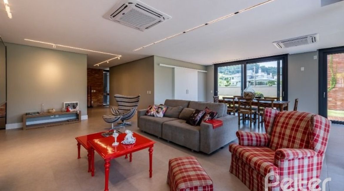 Casa em Condomínio à venda com 488m², 4 dormitórios, 4 suítes, 3 vagas, no bairro Alphaville em PORTO ALEGRE