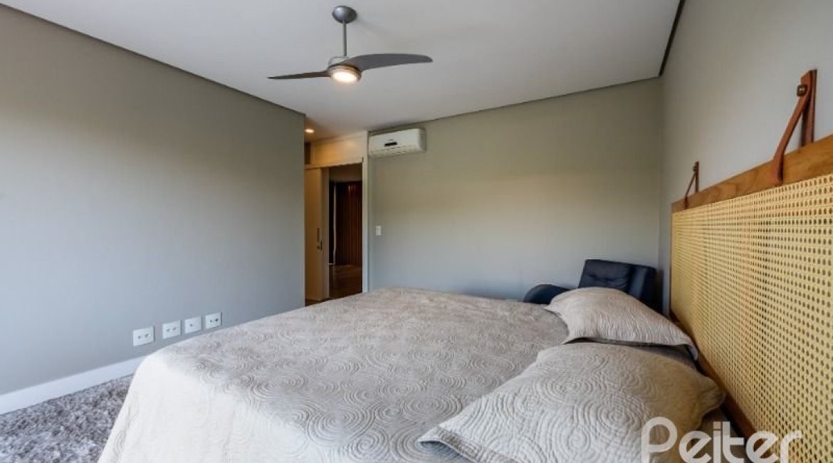 Casa em Condomínio à venda com 488m², 4 dormitórios, 4 suítes, 3 vagas, no bairro Alphaville em PORTO ALEGRE