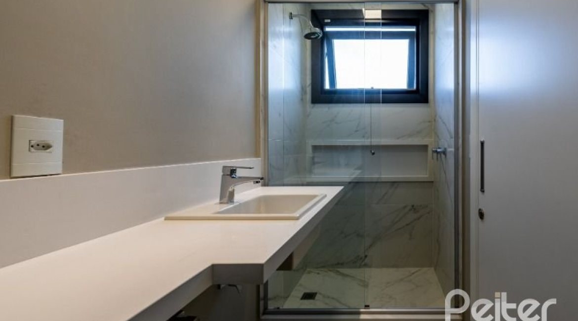 Casa em Condomínio à venda com 488m², 4 dormitórios, 4 suítes, 3 vagas, no bairro Alphaville em PORTO ALEGRE